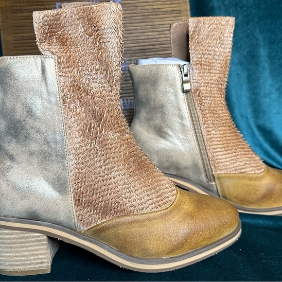 Antelope Tan and Cream Heeled Boots - Picture 7 of 8